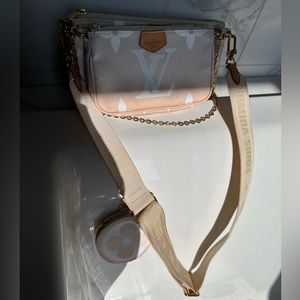 LOUIS VUITTON Multi Pouchette